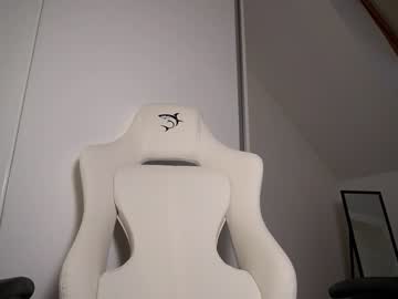 girl
        aria_diaz cam image #3528639