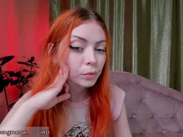 girl
        lika_moon cam image #2087643