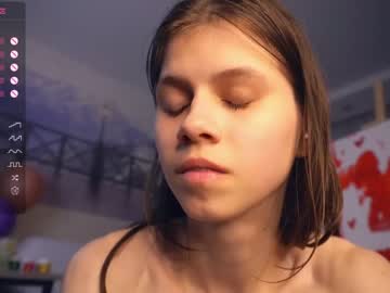 girl
        maydacarls cam image #3983087