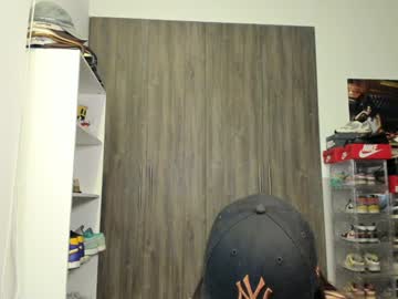 girl
        lindabluee cam image #6461815