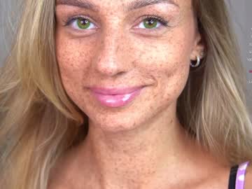 girl
        artease cam image #4576133