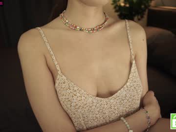 girl
        tessarosse_ cam image #1847344