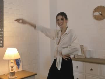 girl
        baileywalton cam image #2329671