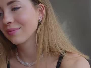 girl
        emmi_rosee cam image #6214107