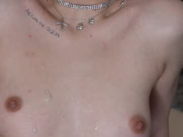 girl
        refined_style cam image #5011767