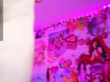 girl
        daphnemadison cam image #6275242