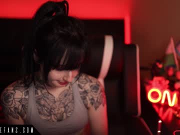 girl
        raven_alternative cam image #3273265