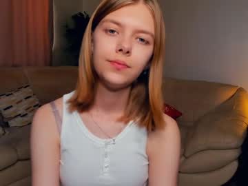 girl
        liliandaniels cam image #4340150