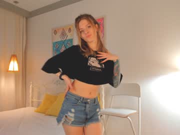 girl
        conniesperry cam image #786529