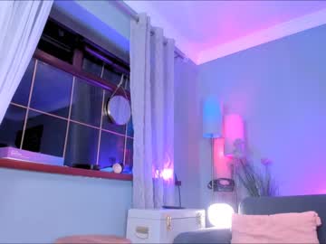 girl
        littlee33 cam image #2071986