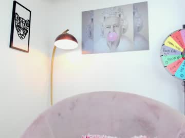 girl
        missniley cam image #1806351