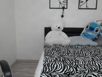 girl
        kira_little cam image #2030381