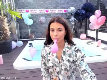 girl
        lenna_godess cam image #3412721