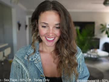 girl
        bloomyogi cam image #4844743