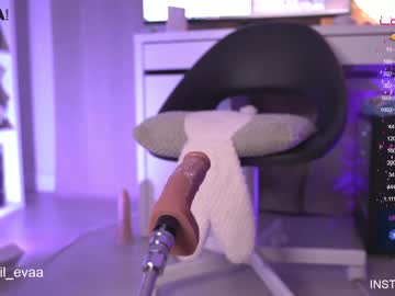 girl
        lil_eva cam image #267564