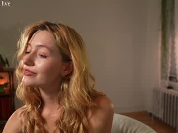 girl
        alisonrouge cam image #2461755