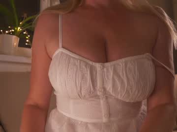 girl
        saltedhoney cam image #4299014