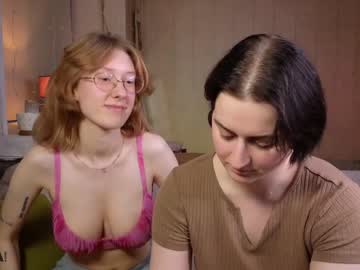 couple
        jitoon_exe cam image #4241004