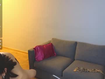 girl
        poppypaws cam image #5899733