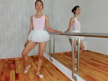 girl
        nina_ponse cam image #6189863