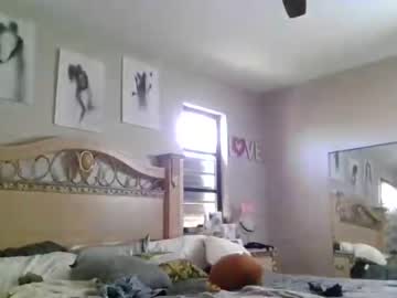 couple Live Cam Girls Love To Strip Naked For Their Viewers with skinnynikki