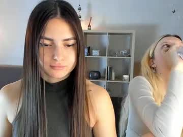 girl
        caressyourself cam image #5698799