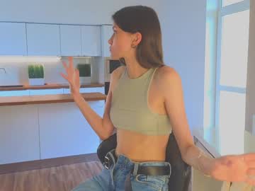 girl
        lucettagibbard cam image #4971638