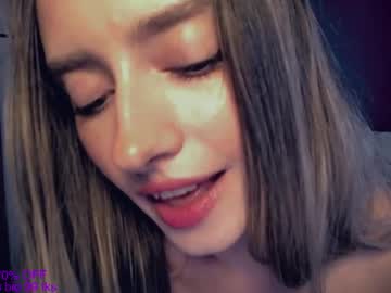 girl
        yvie_ cam image #4668792