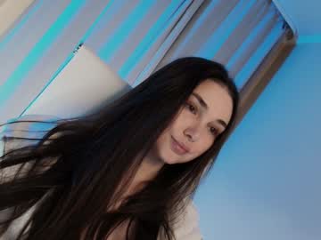 girl
        hollyextra cam image #6834869