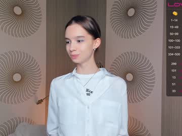 girl
        happiness_call cam image #2099666