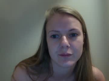 girl
        biigbb cam image #271192