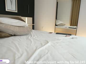 girl
        dovia cam image #4722685
