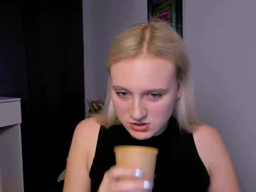 couple Live Cam Girls Love To Strip Naked For Their Viewers with catherine_kitty