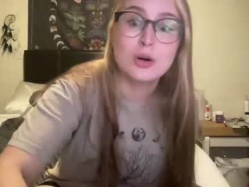 girl
        sarahmartin420 cam image #1931172