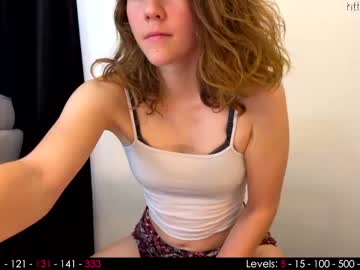 girl
        its_lily cam image #879864