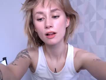 girl
        love_freya cam image #1243754