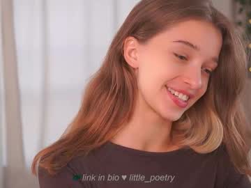 girl
        little_poetry cam image #6855621