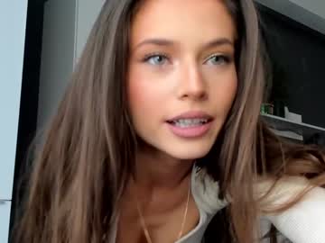 girl
        isia_slay cam image #438249