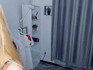 girl
        fresh_cherries cam image #2452974