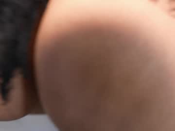girl
        dovia cam image #4894762