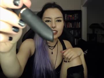girl
        runacrow cam image #1544983