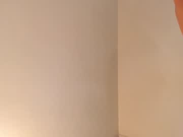 girl
        emilybatee cam image #1297038