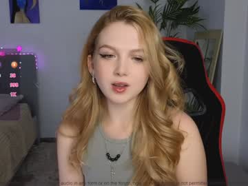 girl
        small_blondee cam image #5401538