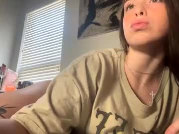girl
        alexilott cam image #1621076