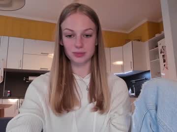 girl
        magic_couple13 cam image #3858255