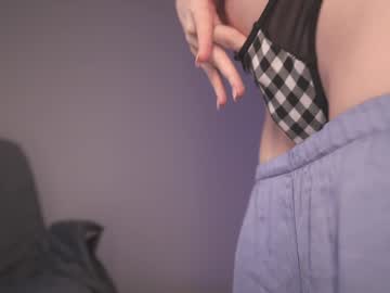 girl
        alice_kosmos cam image #5779237