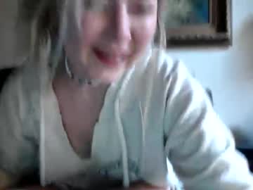 girl
        kipsy420 cam image #5719516