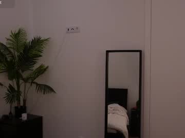girl
        lilly_colins cam image #5929547