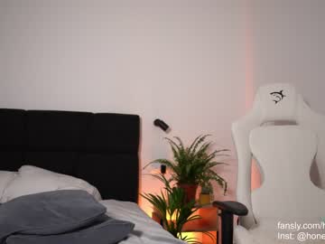 girl
        aria_diaz cam image #4024825