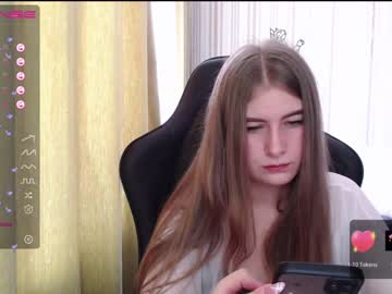 girl
        minnie_olson_ cam image #1185531
